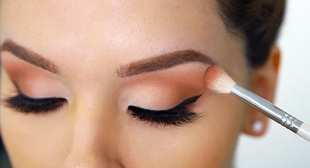 How to Apply Eye Shadow